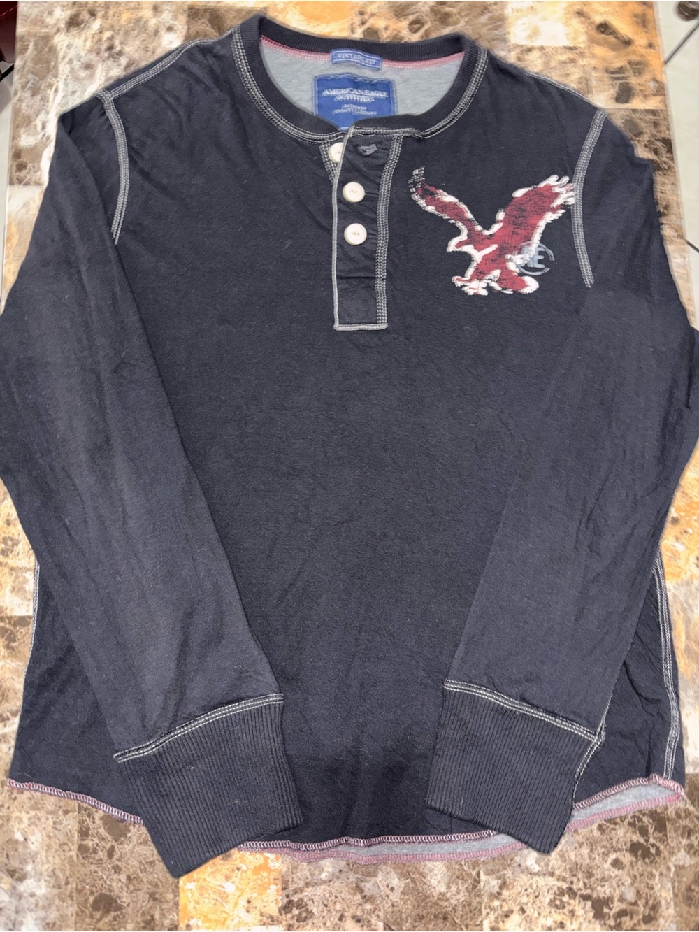 2000s Y2K American Eagle Outfitters Men's Black Long-Sleeve Henley Navy Lg